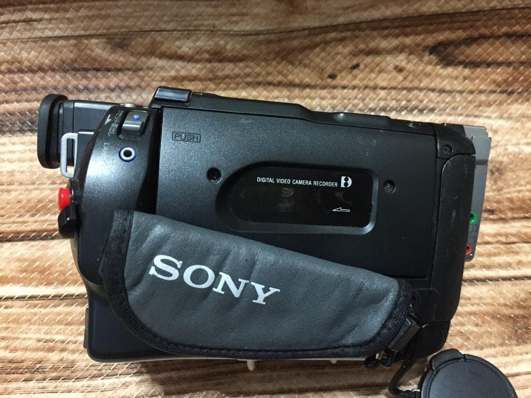 撮影再生ダビングOK　美品　SONY　DCR-TRV310　付属品有　Hi8