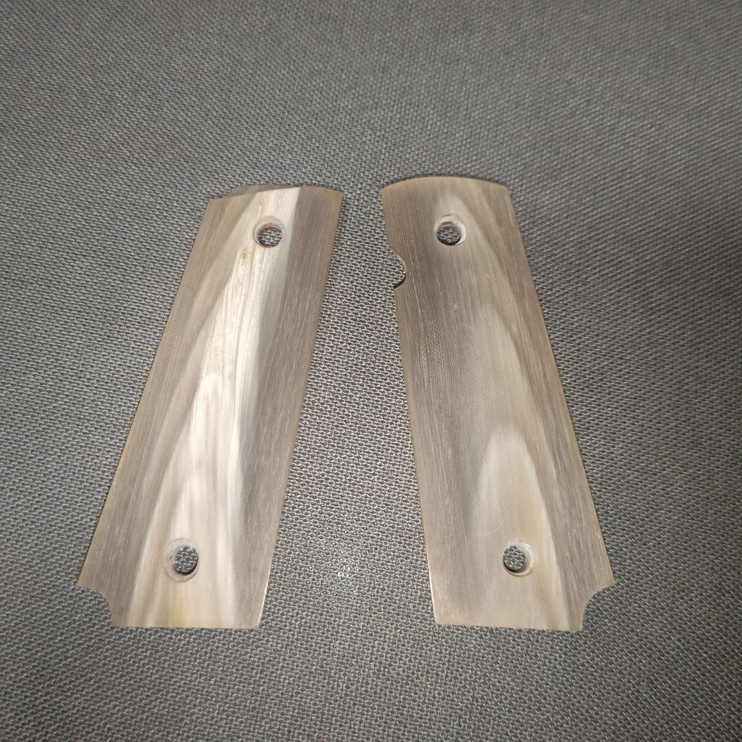 コルト　ガバメント用　ハニーホーン　グリップ