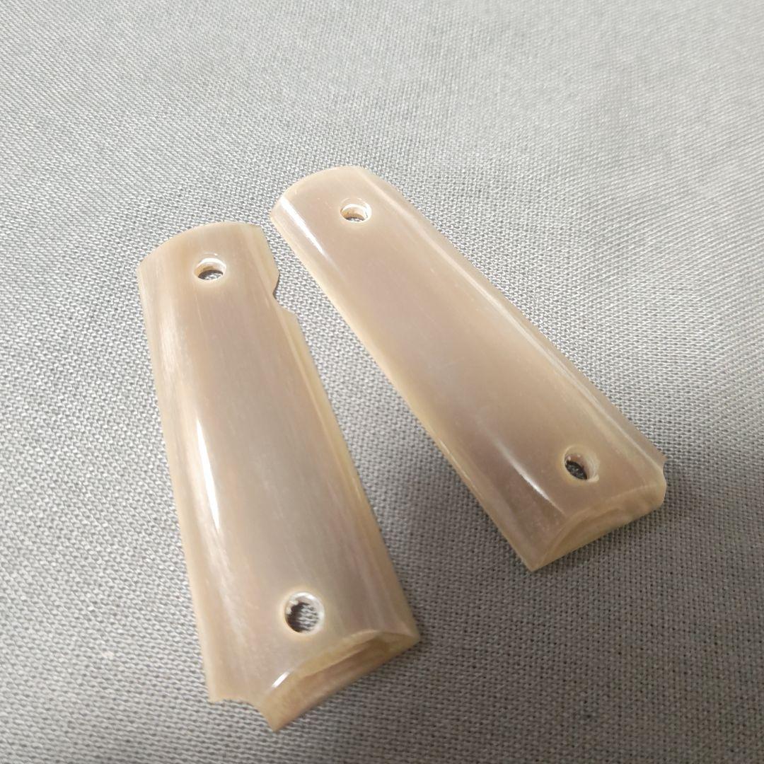 コルト　ガバメント用　ハニーホーン　グリップ