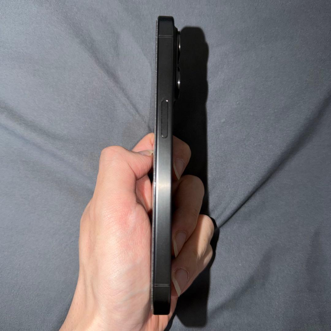 Apple iPhone 15 Pro ブラック