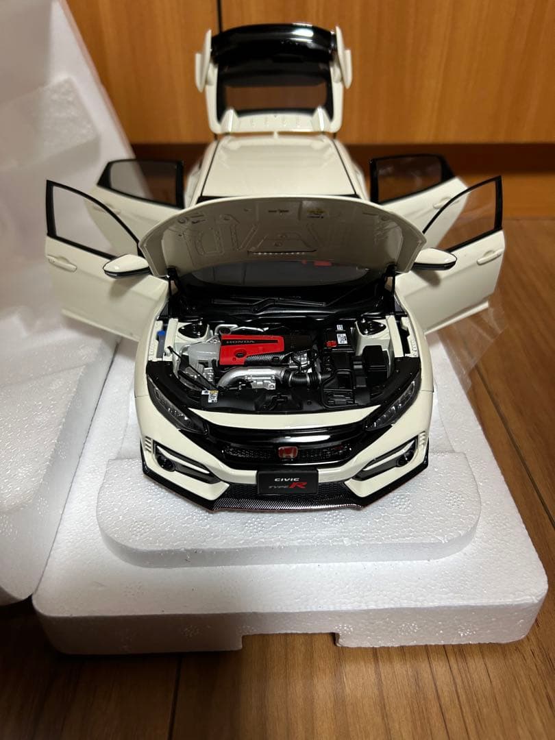Civic Type R ホワイト ミニカー1/18