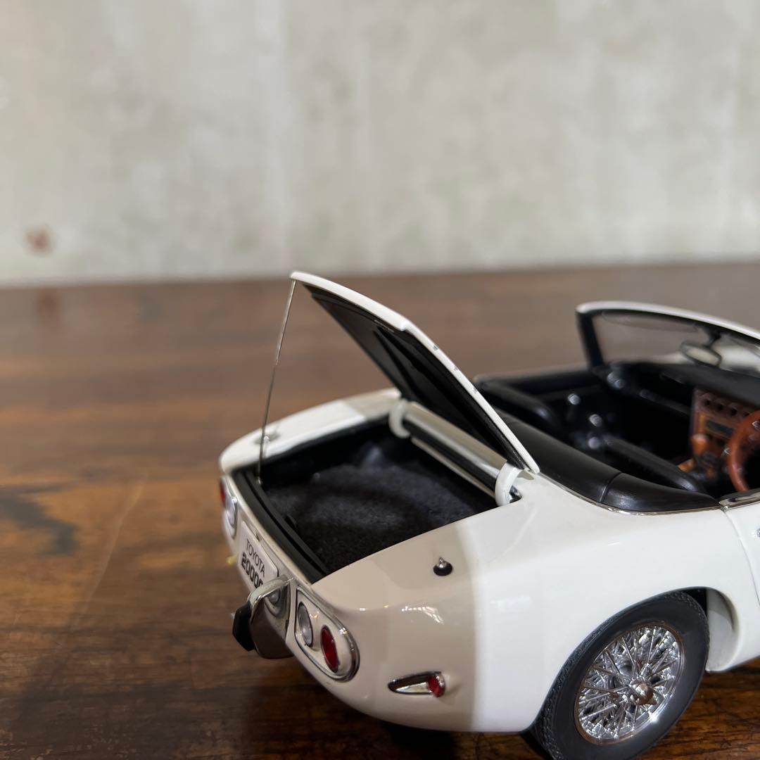 オートアート　1/18TOYOTA 2000GT カブリオレモデル　ミニカー