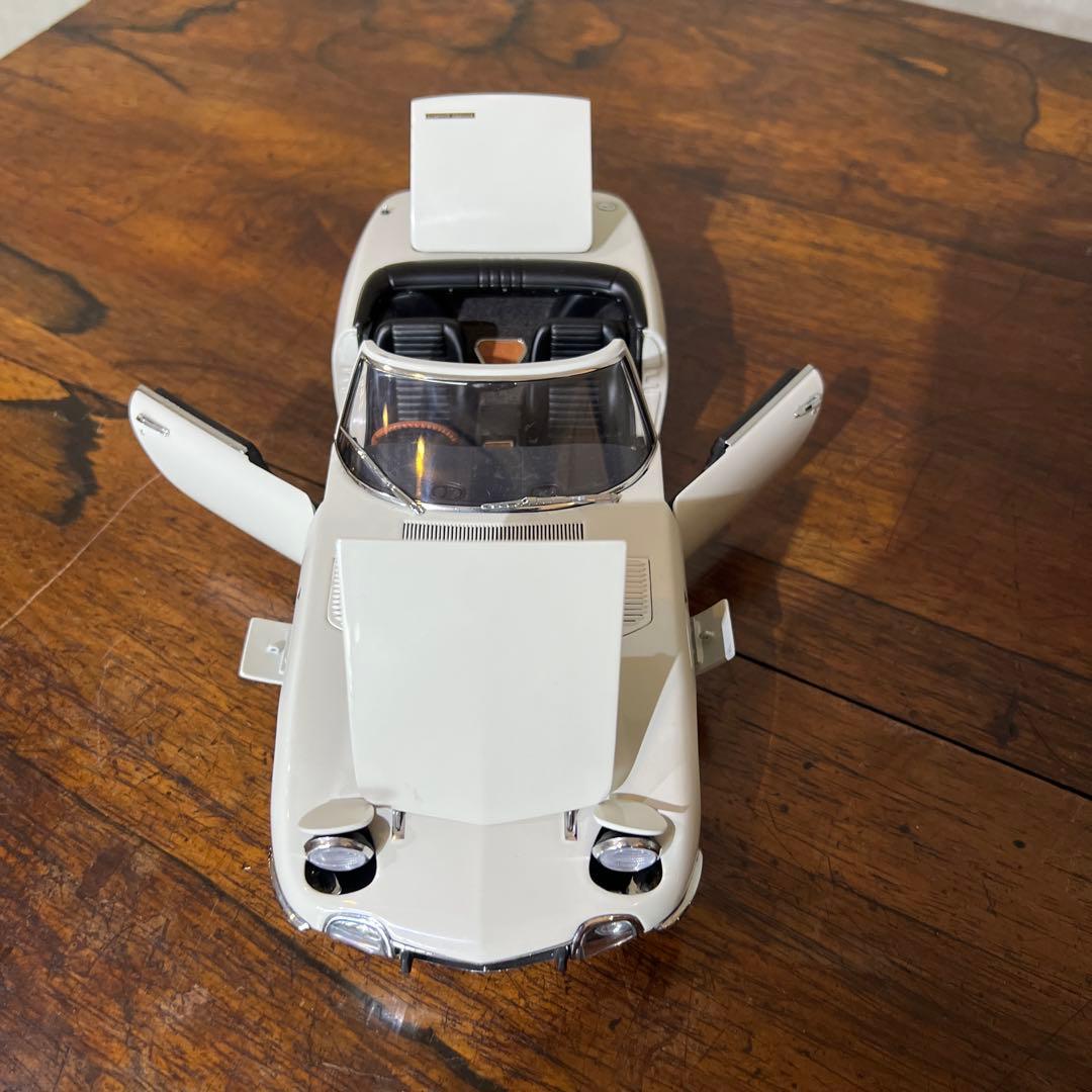 オートアート　1/18TOYOTA 2000GT カブリオレモデル　ミニカー