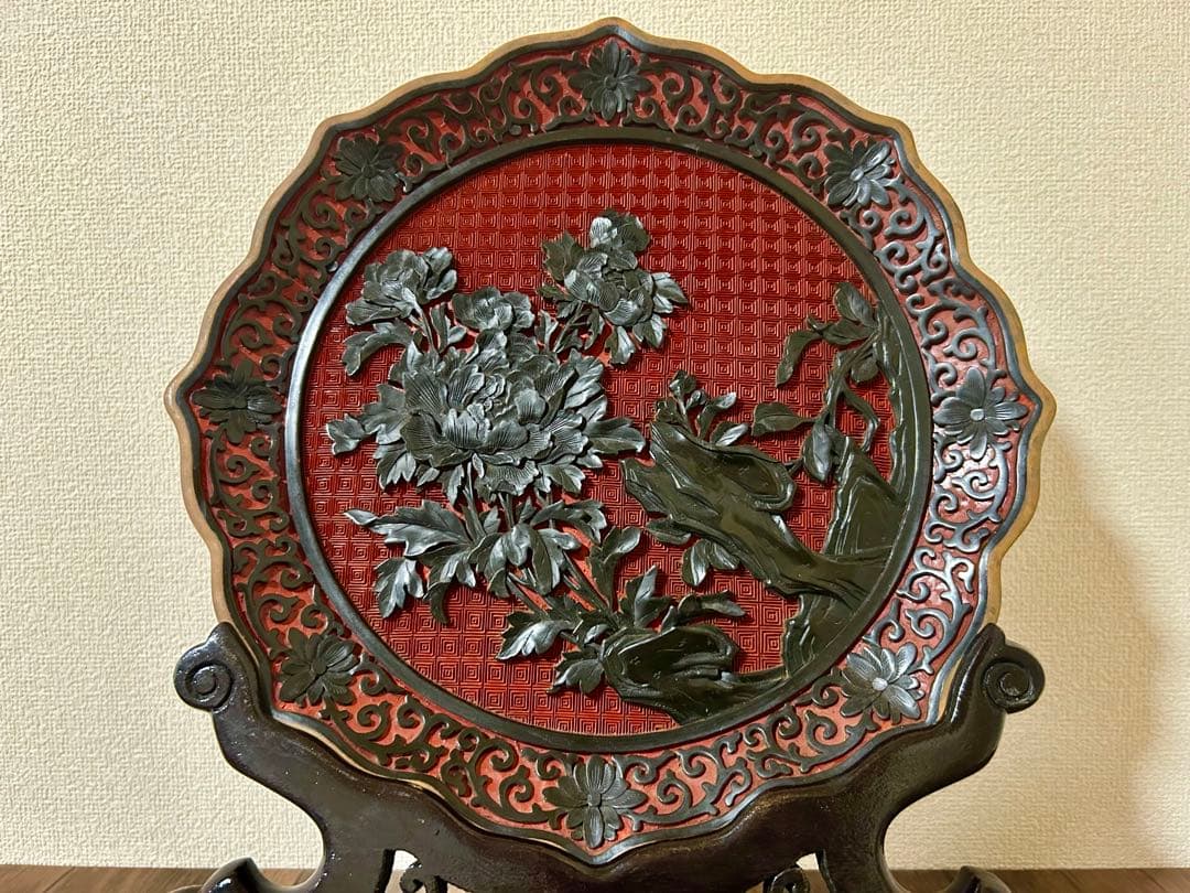 牡丹彫刻 堆朱 堆黒 中国美術 皿立て付き