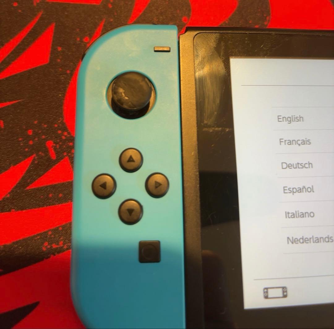 Nintendo Switch 本体　HDMIケーブル以外付属品あり　一部破損