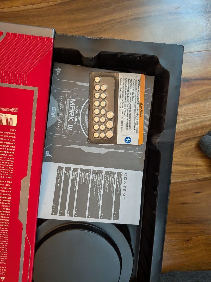 ホットトイズ　アイアンマン・マーク3（レッド＆シルバー・クロムカラー）