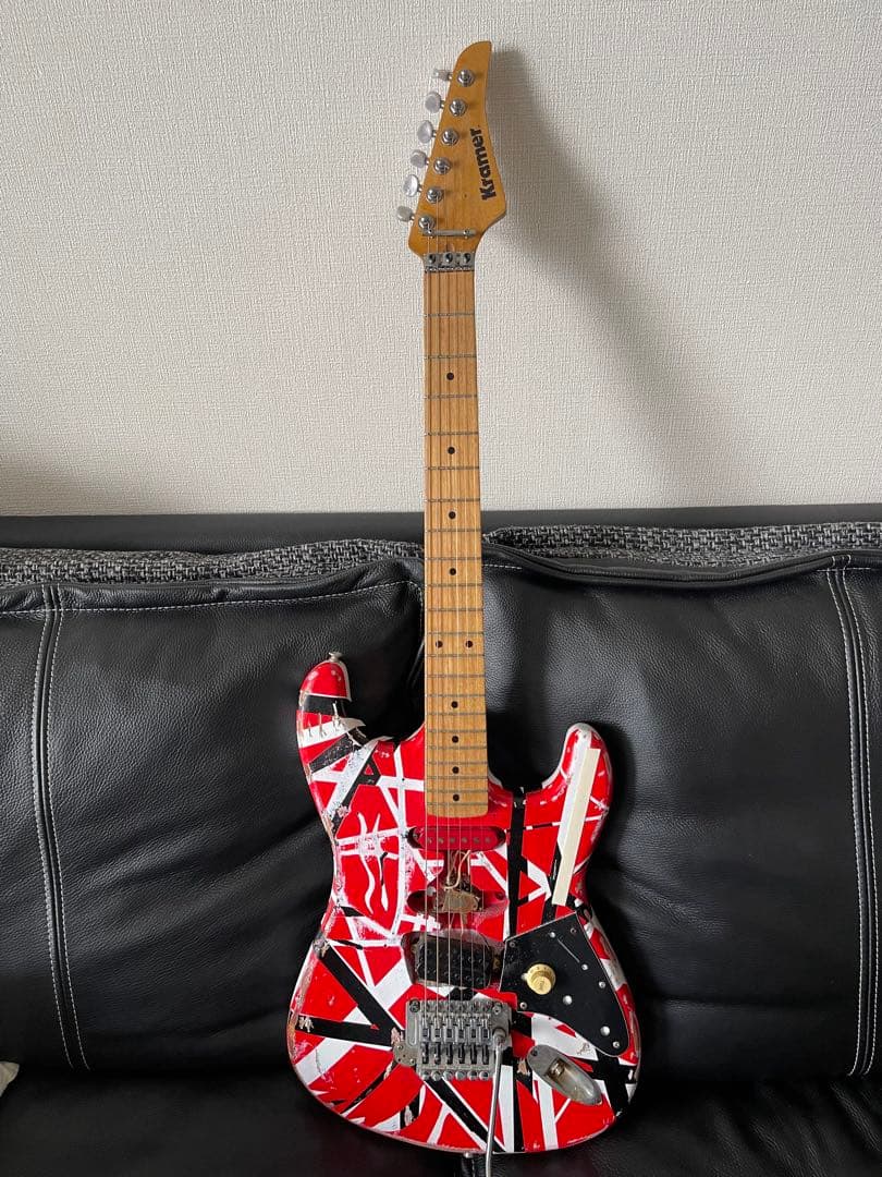 エレキギター 赤/黒/白 ヴィンテージ風
