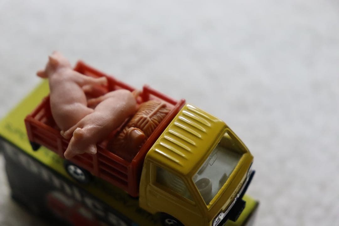 スズキ　キャリイ　家畜運搬車　トミカ　日本製　NO.31 黒箱