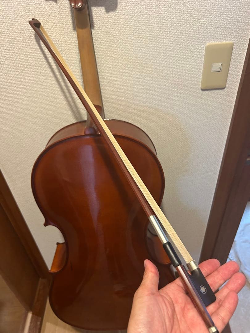 木製チェロと弓のセット
