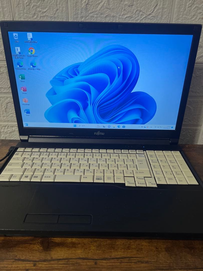 Fujitsu 15.6インチノートPC Intel Core i3