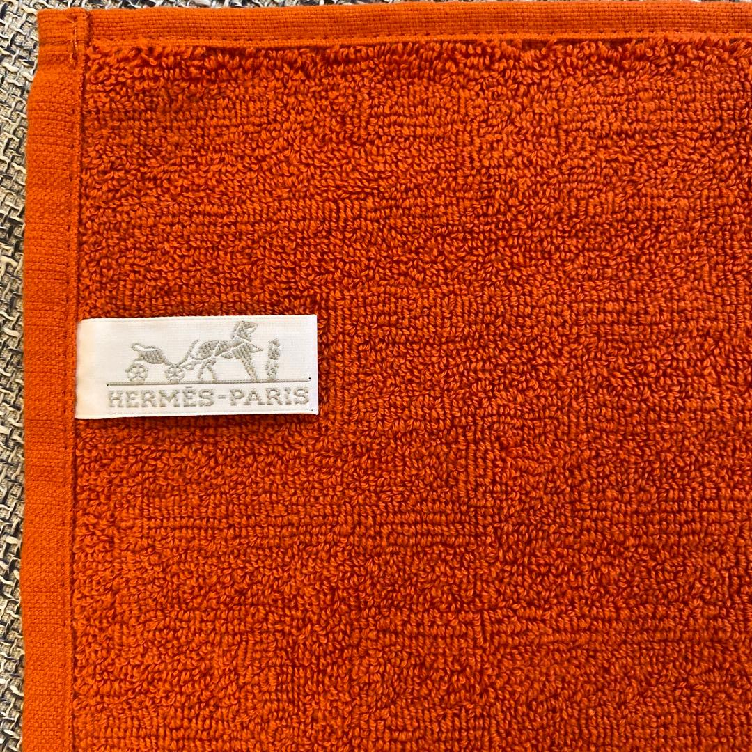 HERMES オレンジ Hロゴタオルハンカチ