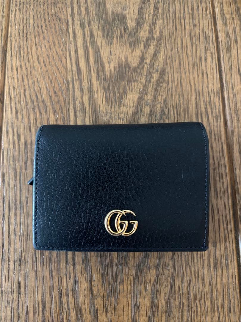 GUCCI ブラック 二つ折り財布 GGロゴ