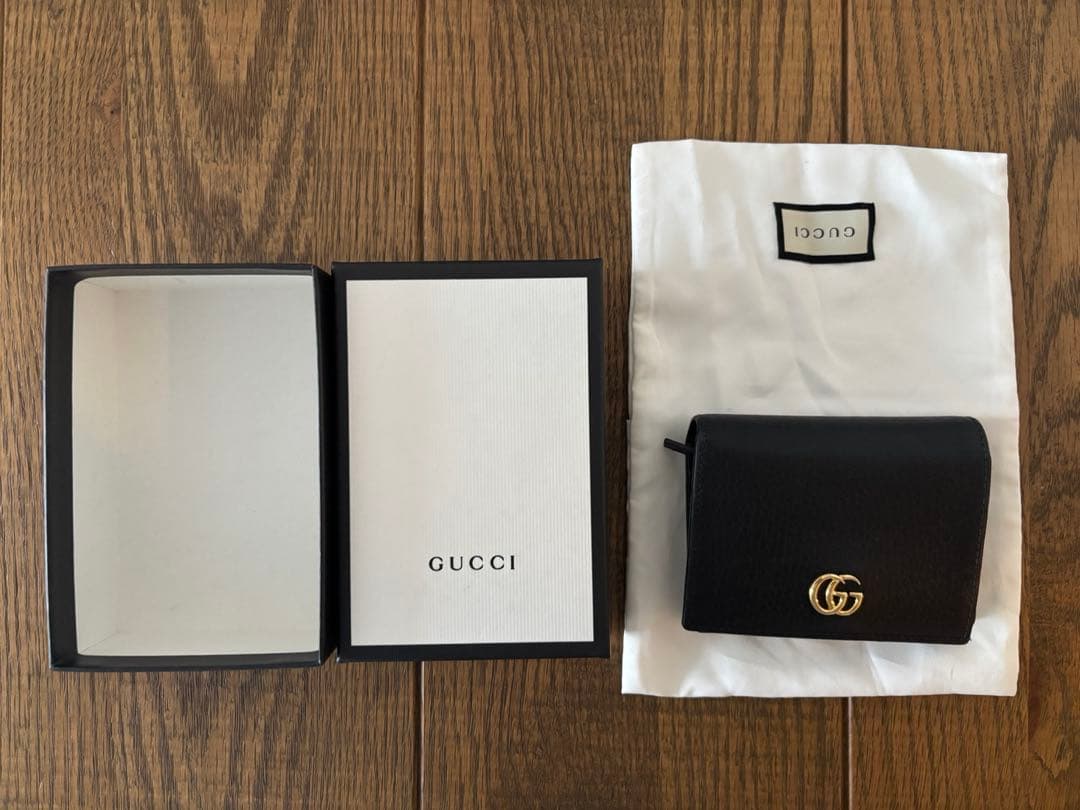 GUCCI ブラック 二つ折り財布 GGロゴ