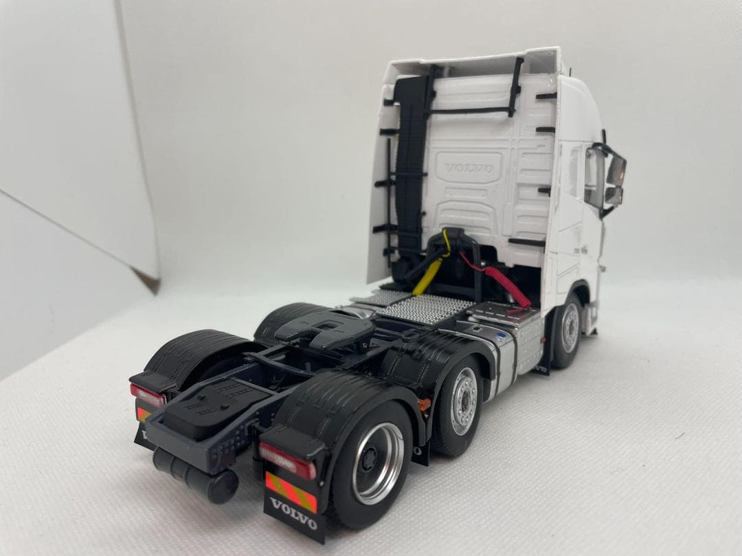 11R-006 Marge Models 1/32 ボルボ FH16 6x2