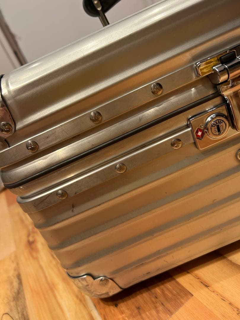 リモワ　シルバー アルミニウム キャリーケース　付属品付き