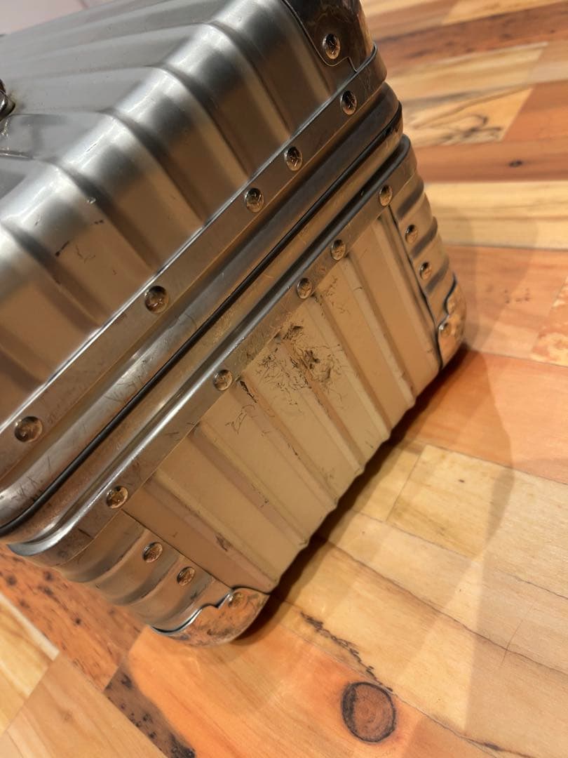 リモワ　シルバー アルミニウム キャリーケース　付属品付き