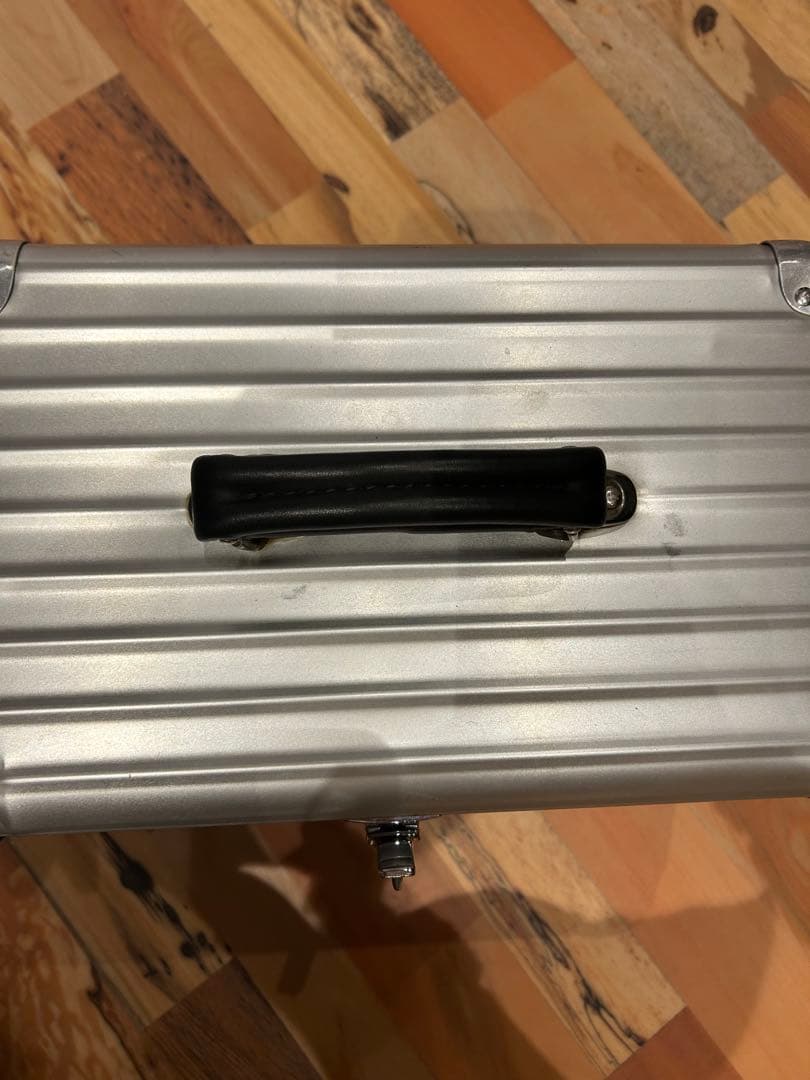 リモワ　シルバー アルミニウム キャリーケース　付属品付き