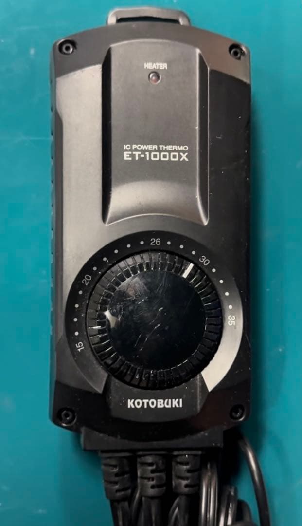 コトブキICサーモET1000XとニッソープロテクトヒーターR 500W 2本