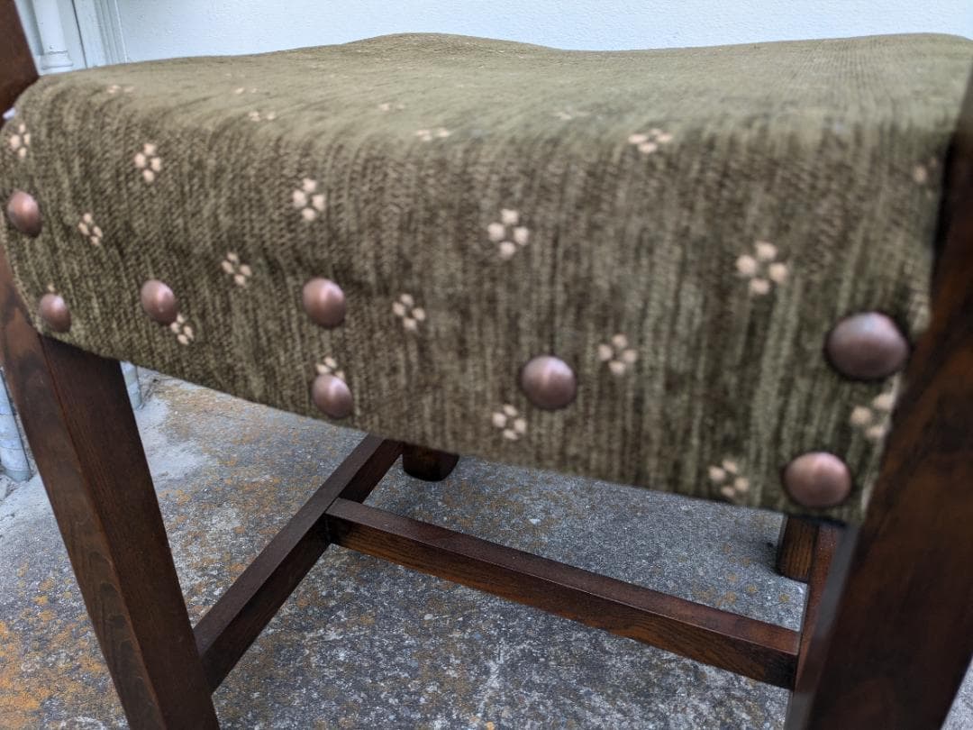 357　オールドチャーム 椅子　アンティーク　英国家具　鋲打