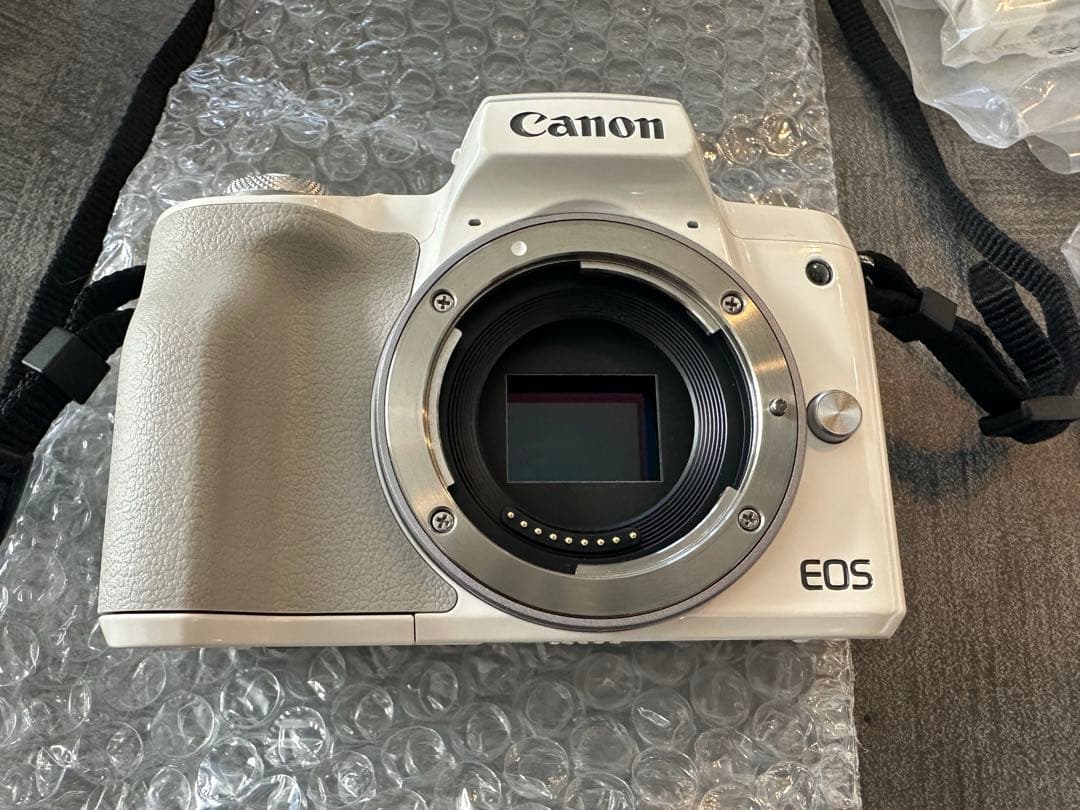 【美品】Canon／EOS Kiss M 本体　ホワイト