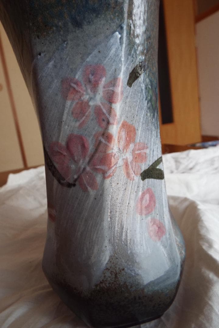 人間国宝浜田庄司の「六角捻花生 」 共箱