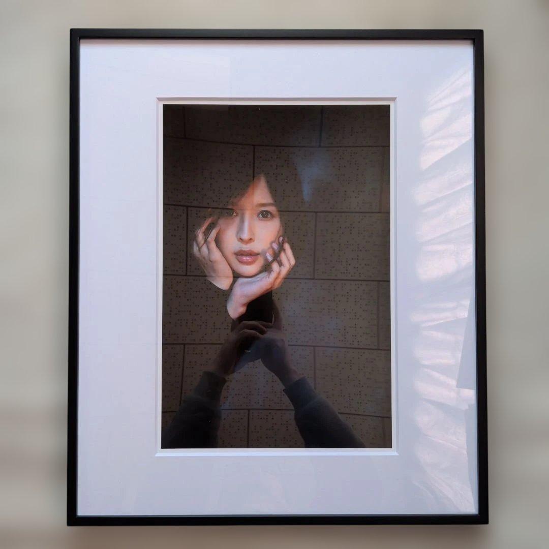 【直筆サイン入り】葵つかさ #14 額装入り写真 写真展「葵つかさ 生きる。」