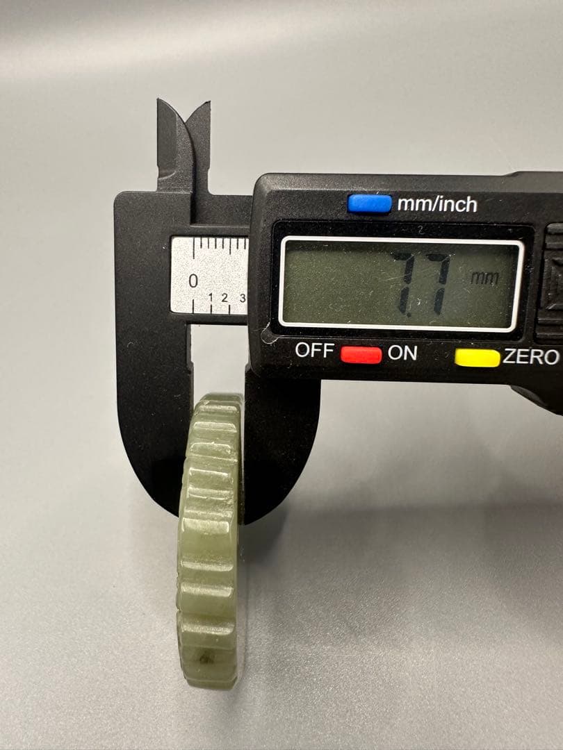 中国美術　ループタイ和田玉 古砡　根付 天然素材 置物骨董 笑顔の仏像 円形