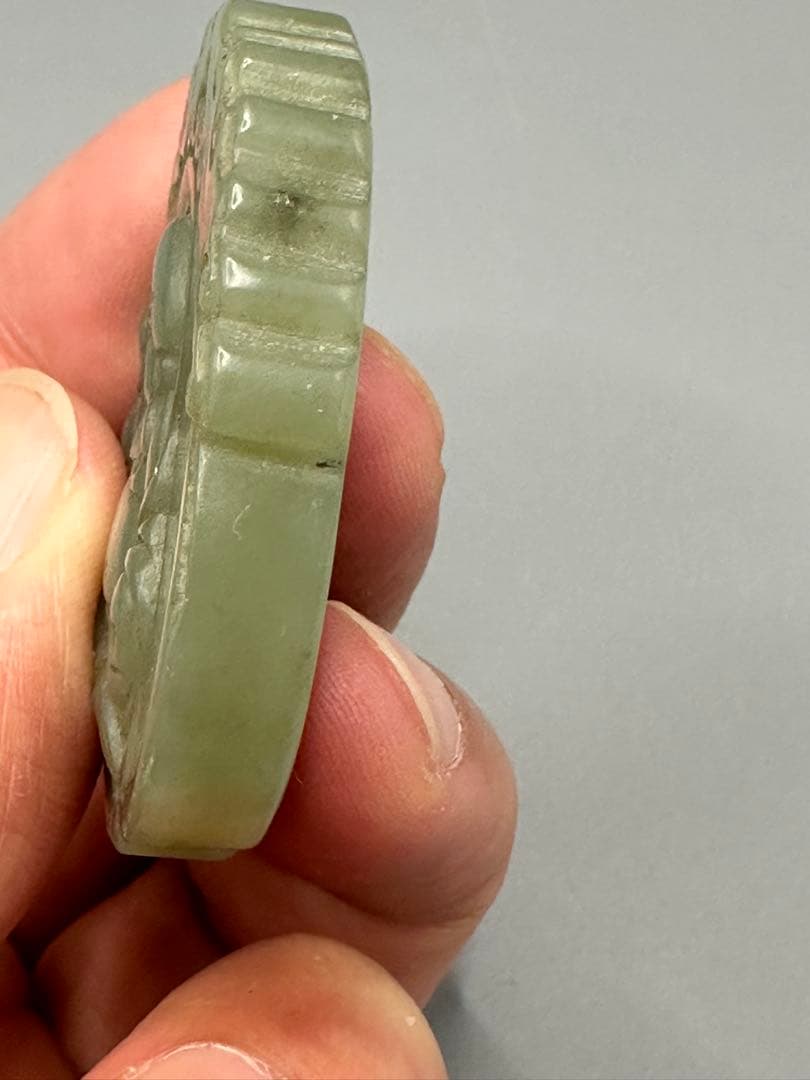 中国美術　ループタイ和田玉 古砡　根付 天然素材 置物骨董 笑顔の仏像 円形