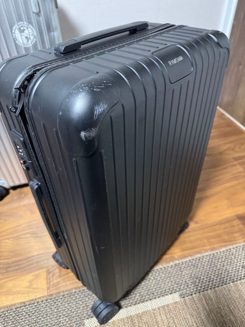 RIMOWA ブラック 中型キャリーケース