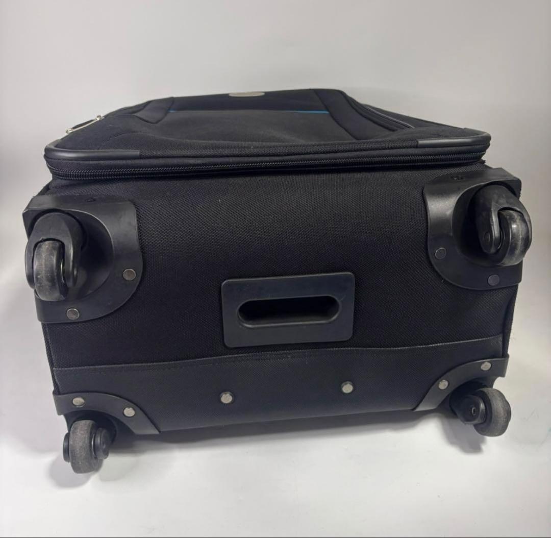 サムソナイト　スーツケース　中型　黒　4輪　ブラック