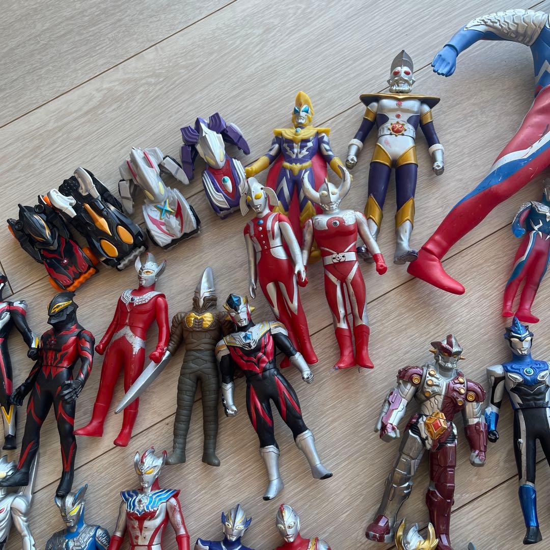 【ウルトラマン　まとめ売り】ソフビ等　キング入り　55個　ボックス付き
