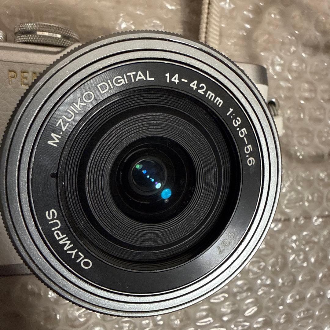 ミラーレス一眼カメラ　OLYMPUS E-PL8