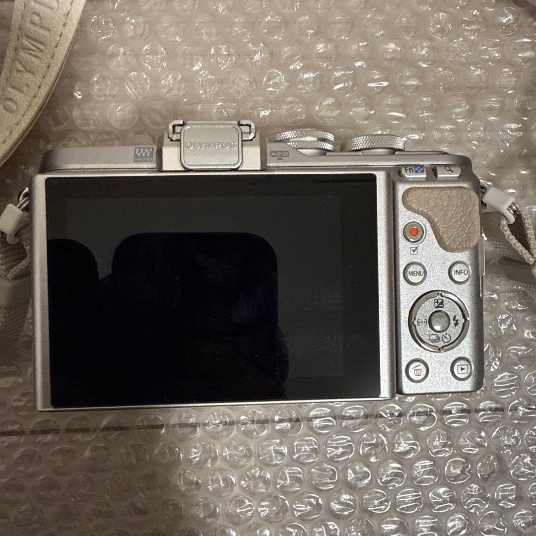 ミラーレス一眼カメラ　OLYMPUS E-PL8