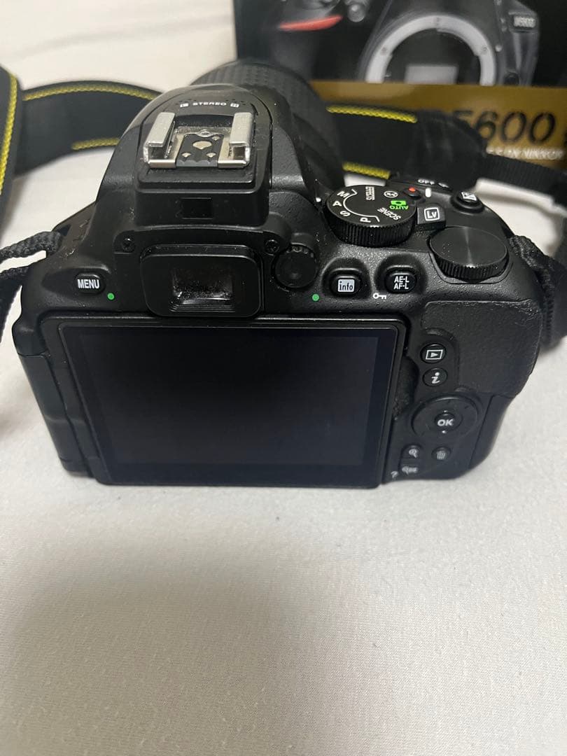 ニコン　Nikon D5600 + 18-140 撮影枚数2200