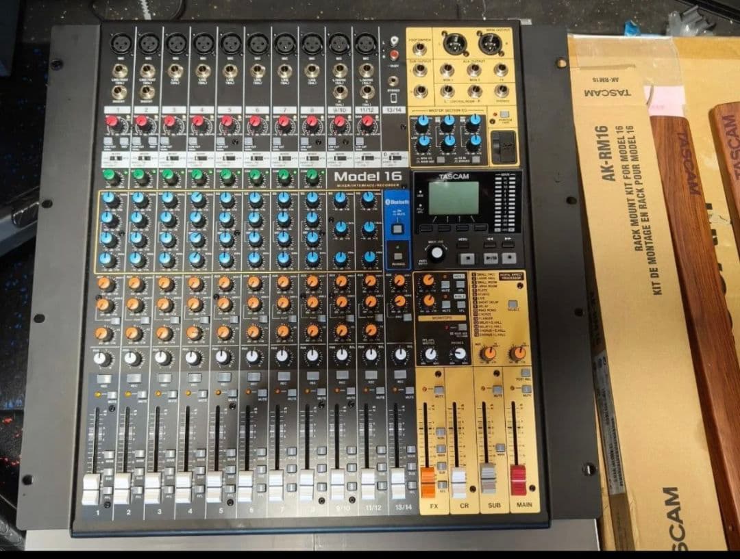 TASCAM MODEL16 ラックマウントセット