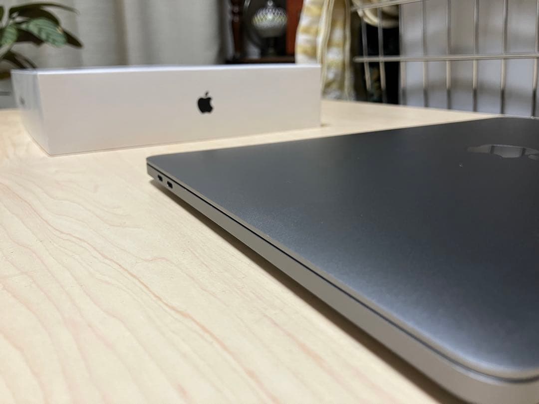 MacBook Pro 13インチ,2019Thunderbolt3ポート×2