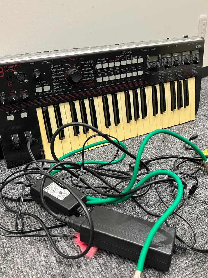 KORG コルグ　シンセサイザー　R3 キーボード