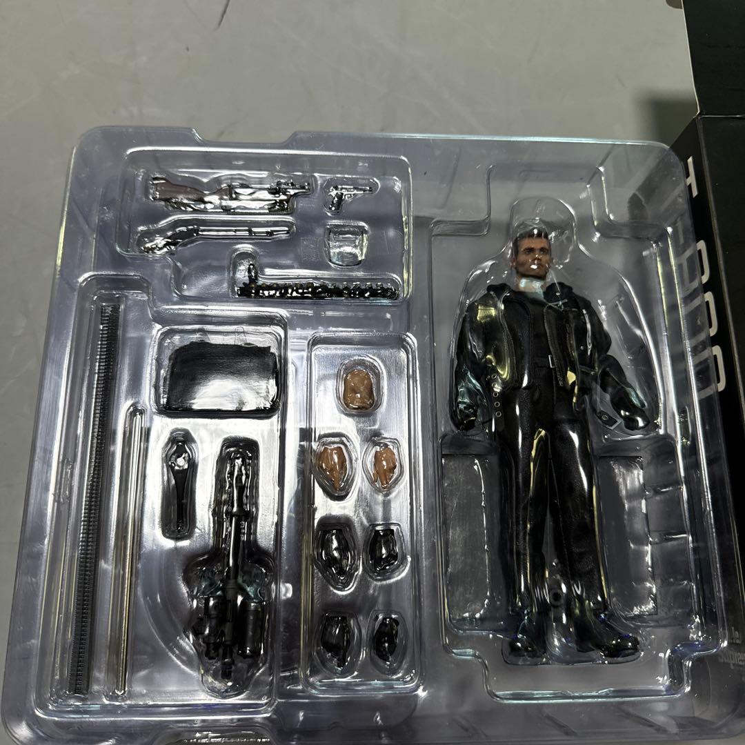 ターミネーターフィギュアとバイク