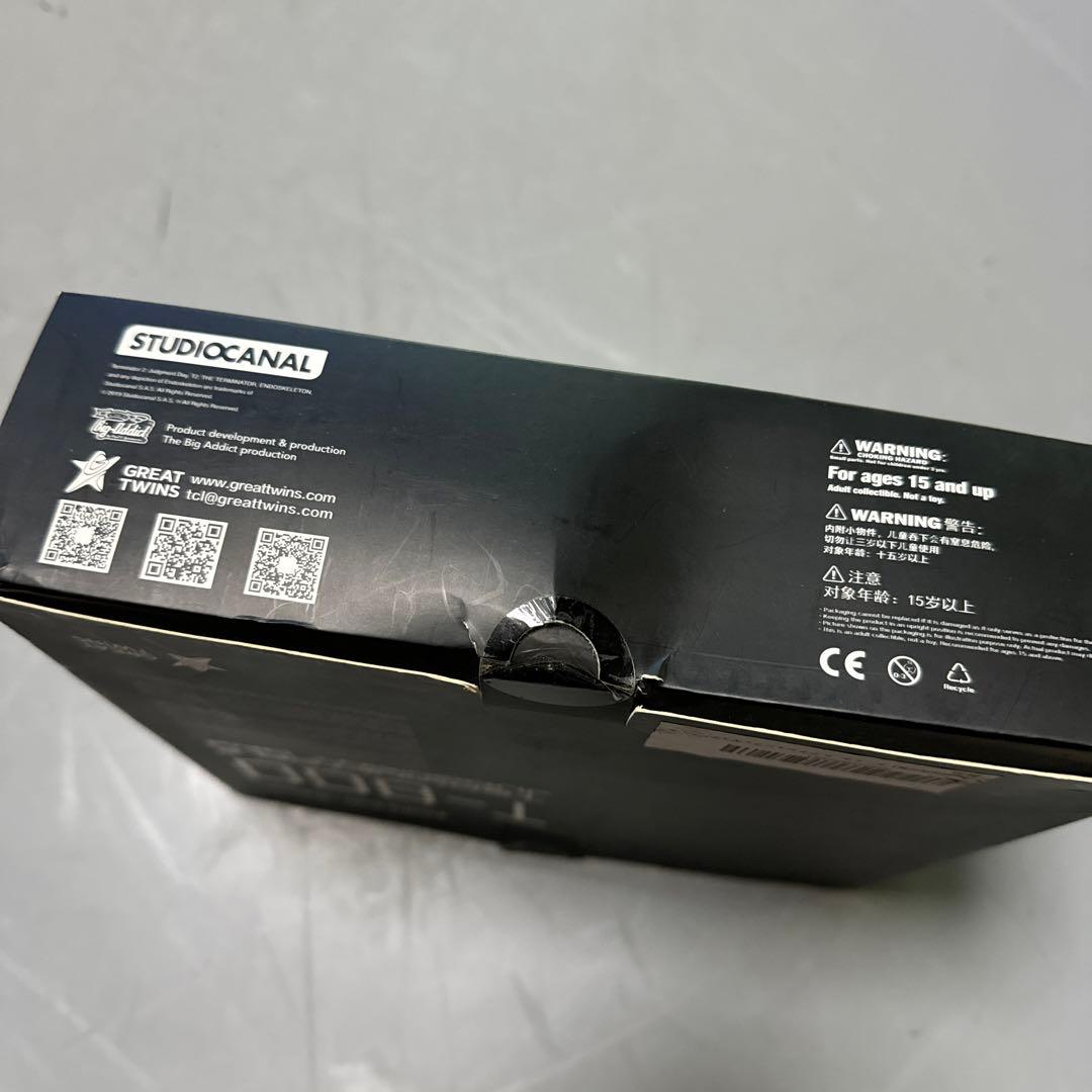 ターミネーターフィギュアとバイク