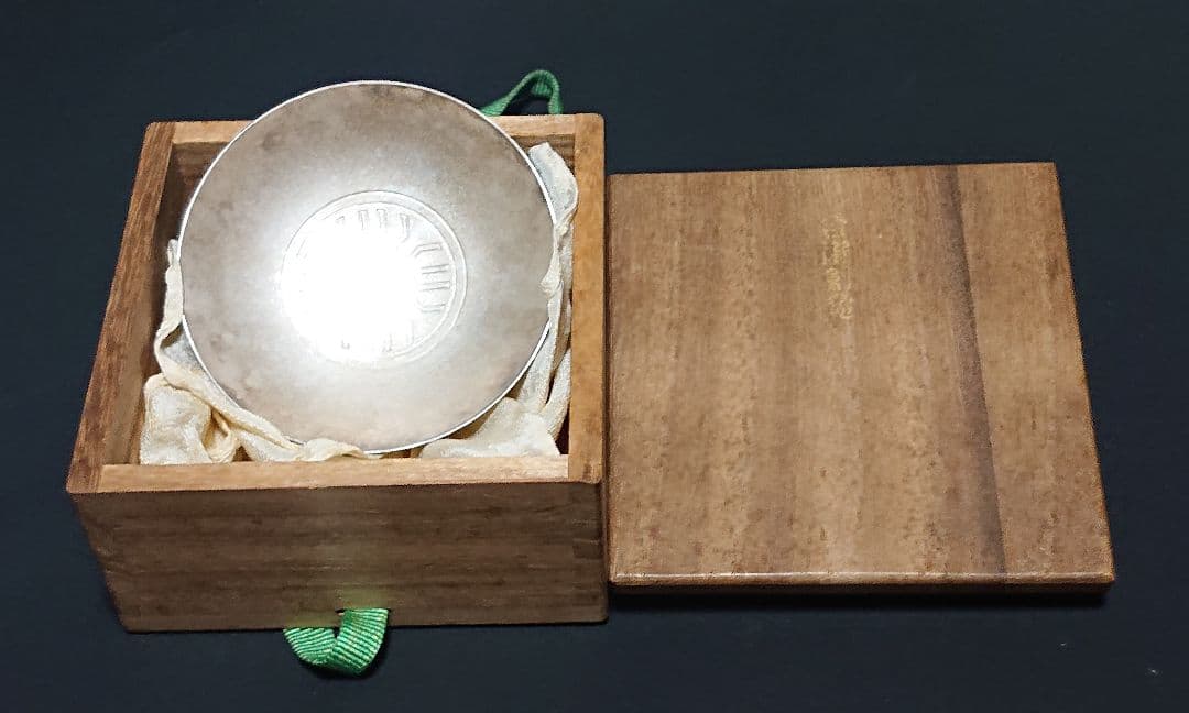 ヴィンテージ　銀盃　五三桐紋　(匿名配送)