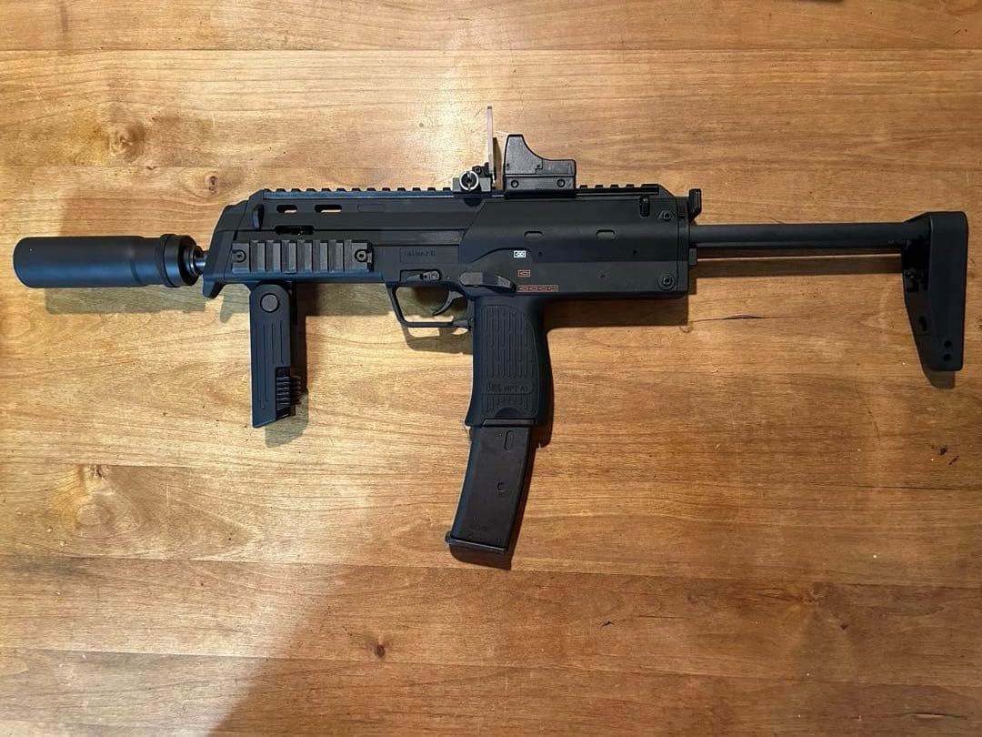 東京マルイ　MP7A1ガスブローバック　カスタム　ドットサイト　サイレンサー付き