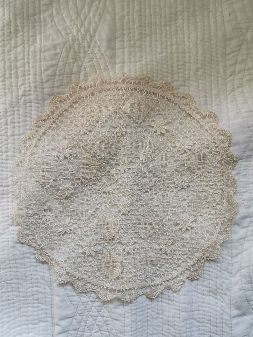 アンティーク イタリア 繊細で涼やかなリネンレース ボビン編み 立体的な花と葉