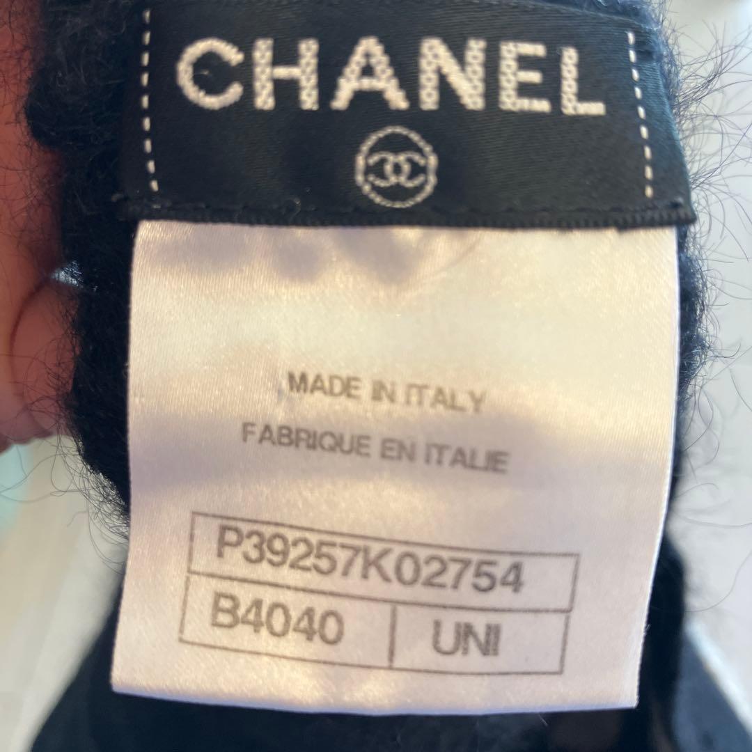 CHANEL ネックウォーマー 黒/白 ポンポンデザイン　カメリア