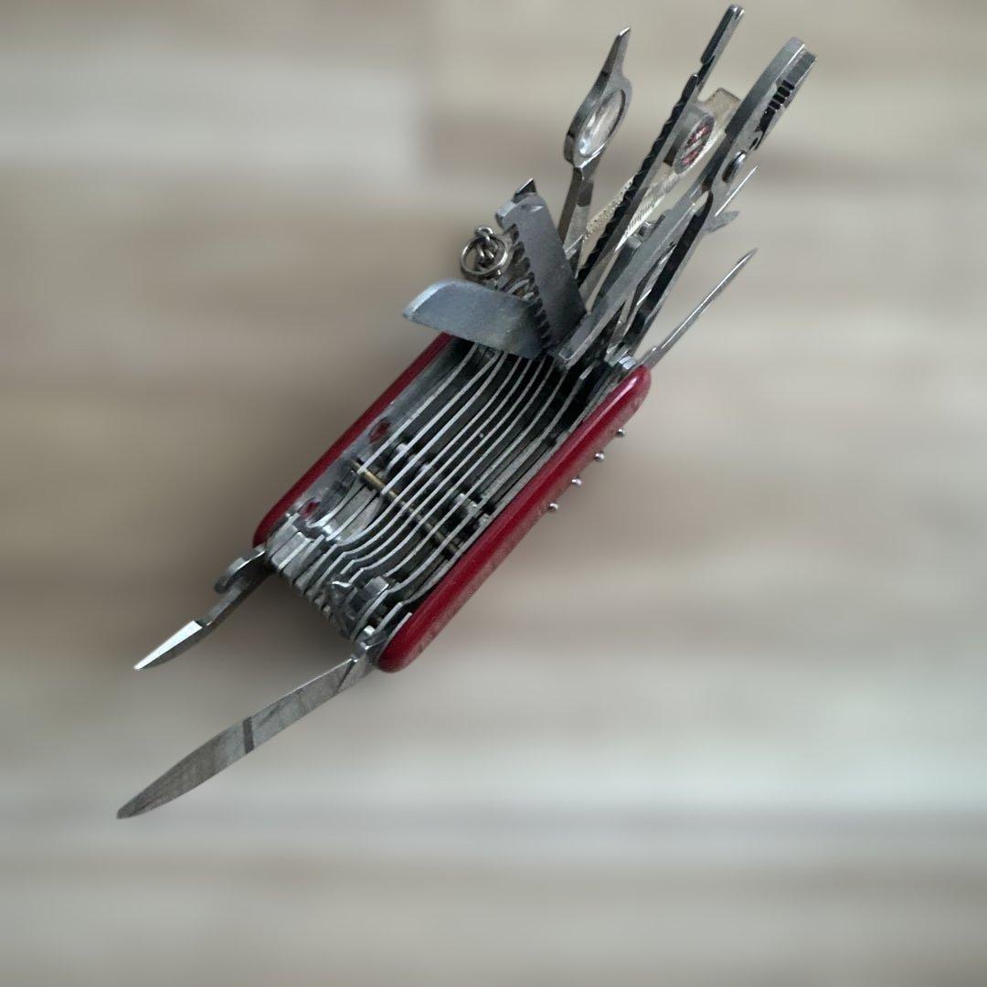 ウェンガー　スイスチェストプラスアーミーナイフ！レアモデル