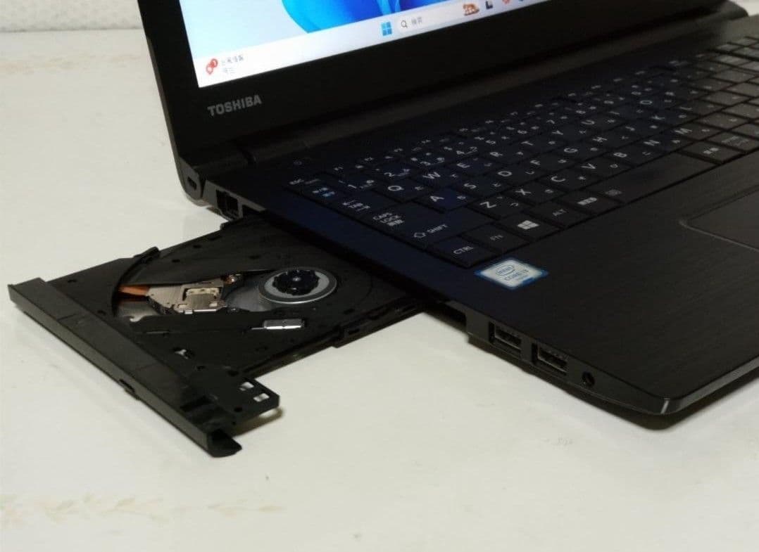 美品！！東芝 dynabook 8GB SSD 128GB DVD Win★N8