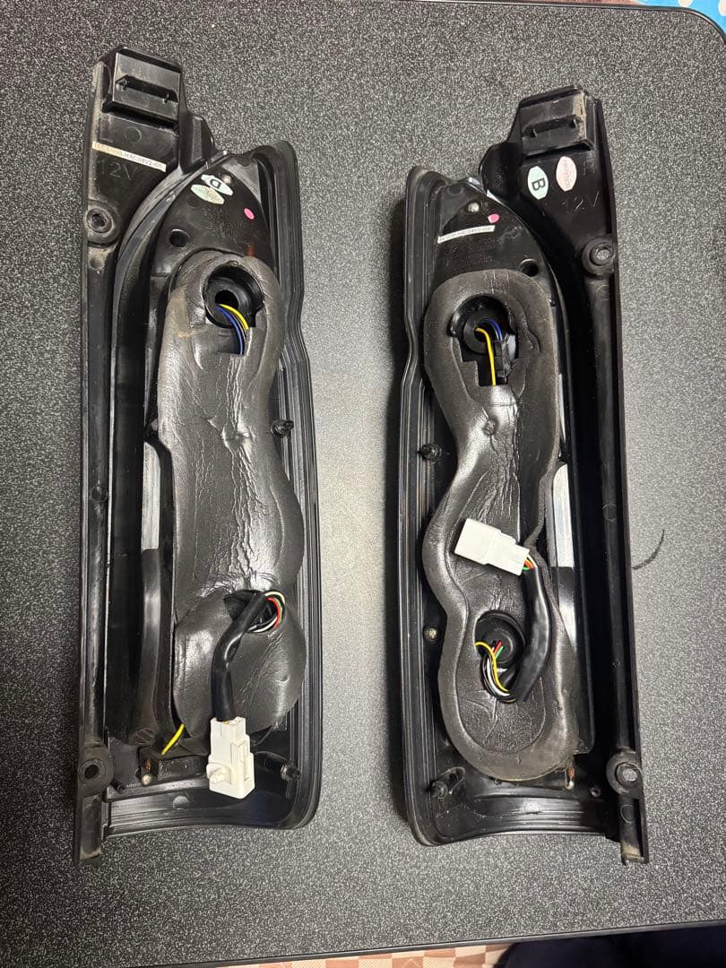 ハイエース　200系　LEDテールランプ クリア/レッド 2個セット　ソナー製