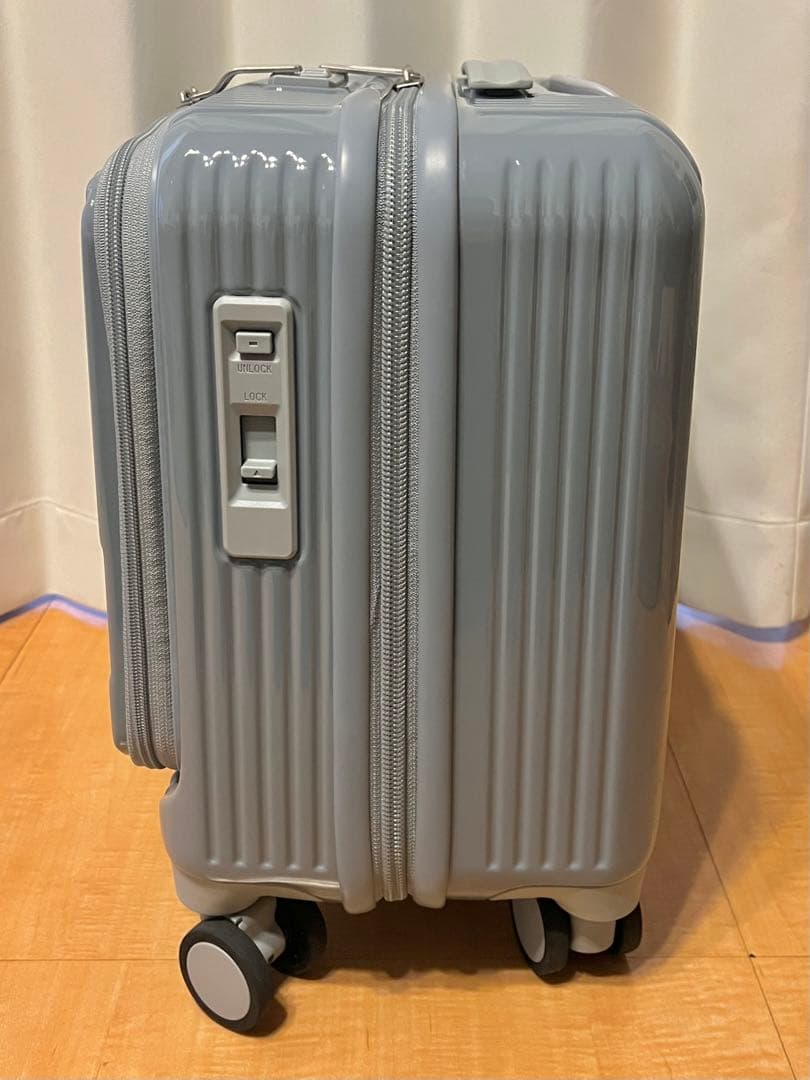 kohola様ご依頼品●イノベーターキャリーケース クラウドグレー 33L 美品