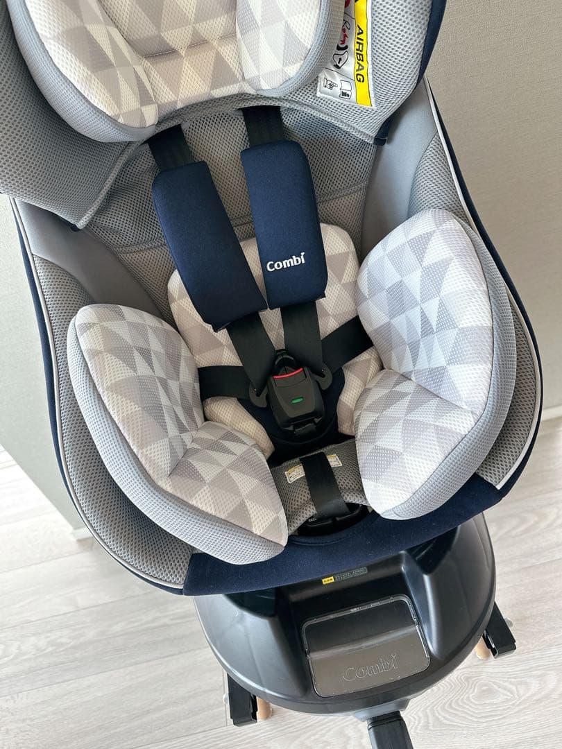 【美品】コンビ クルムーヴスマート ISOFIX