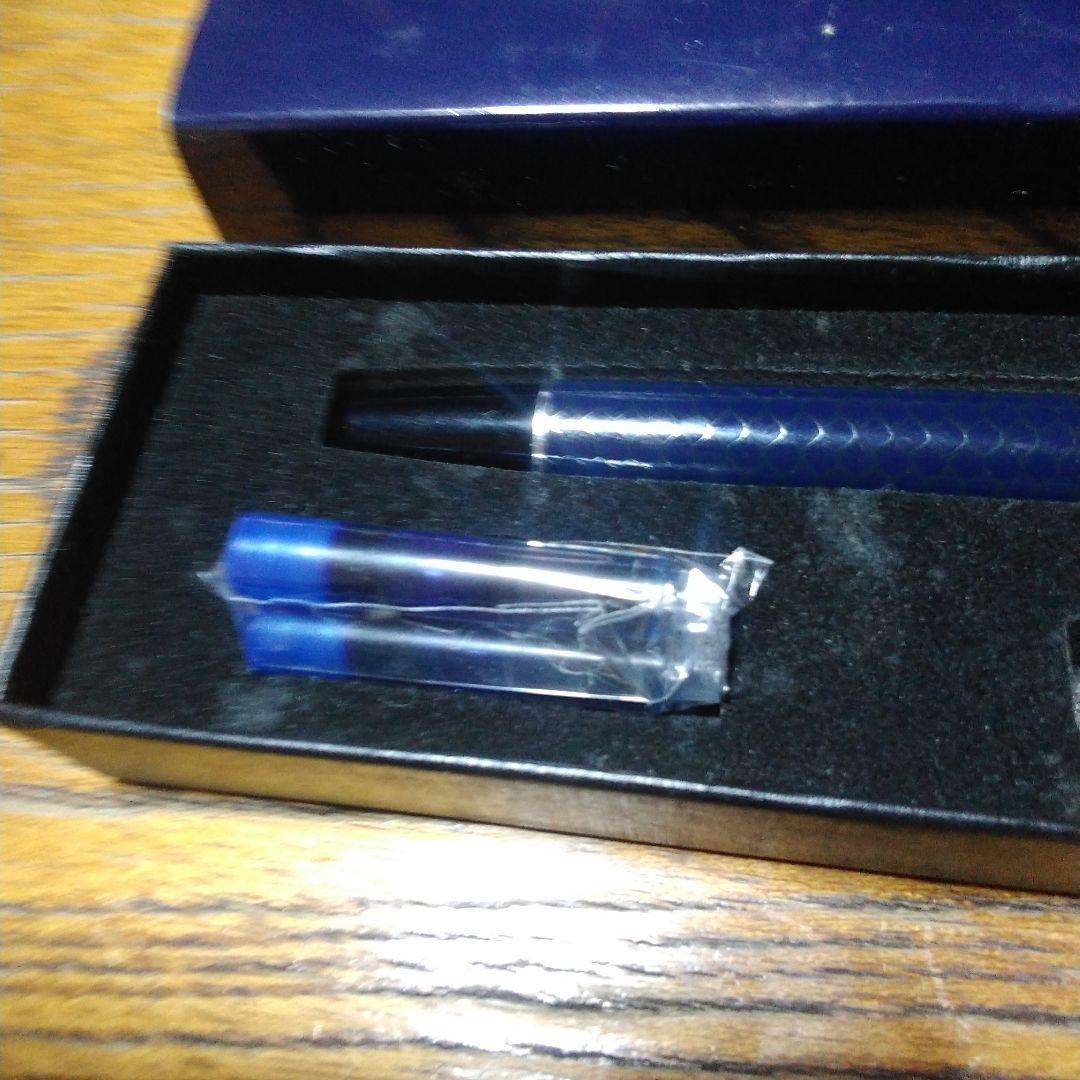 MＥＶIUＳのポールペンと万年筆の2つの 機能が使える珍品です。