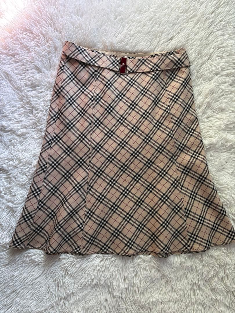 バーバリーブルーレーベルフレアスカートノバチェック　ベルト　ひざ丈　ベージュ38